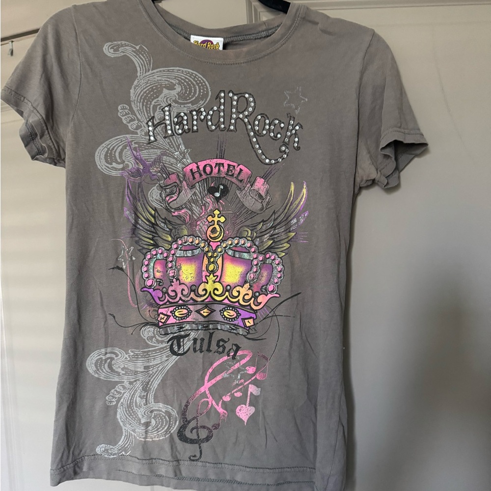 Hard Rock Cafe Woman Gray Tee with Pink and Yellow Crown Design